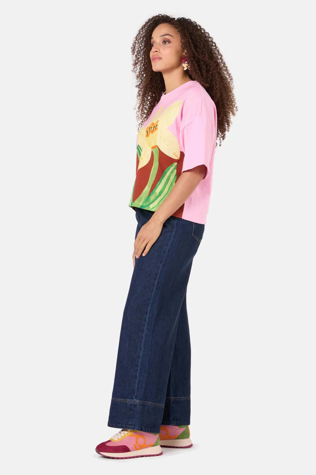 Daffodil Placement Relaxed Tee - Image 3