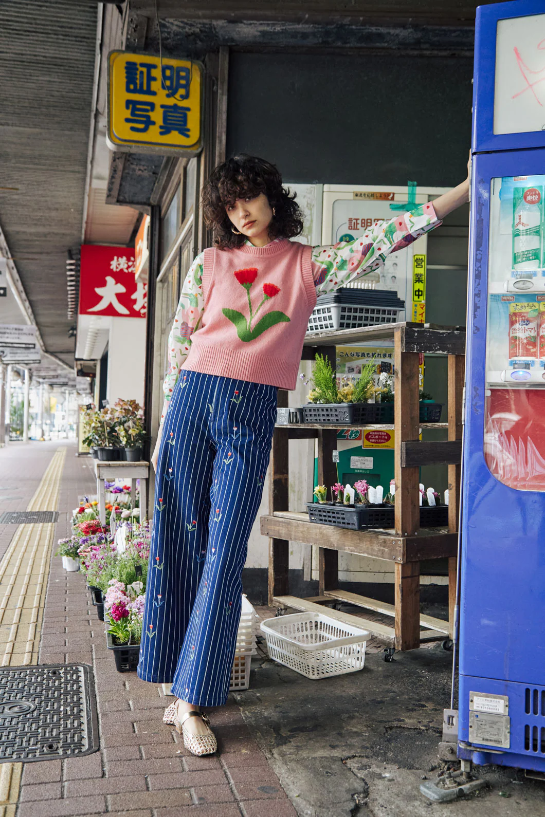 Rosette Knit Vest - Image 3